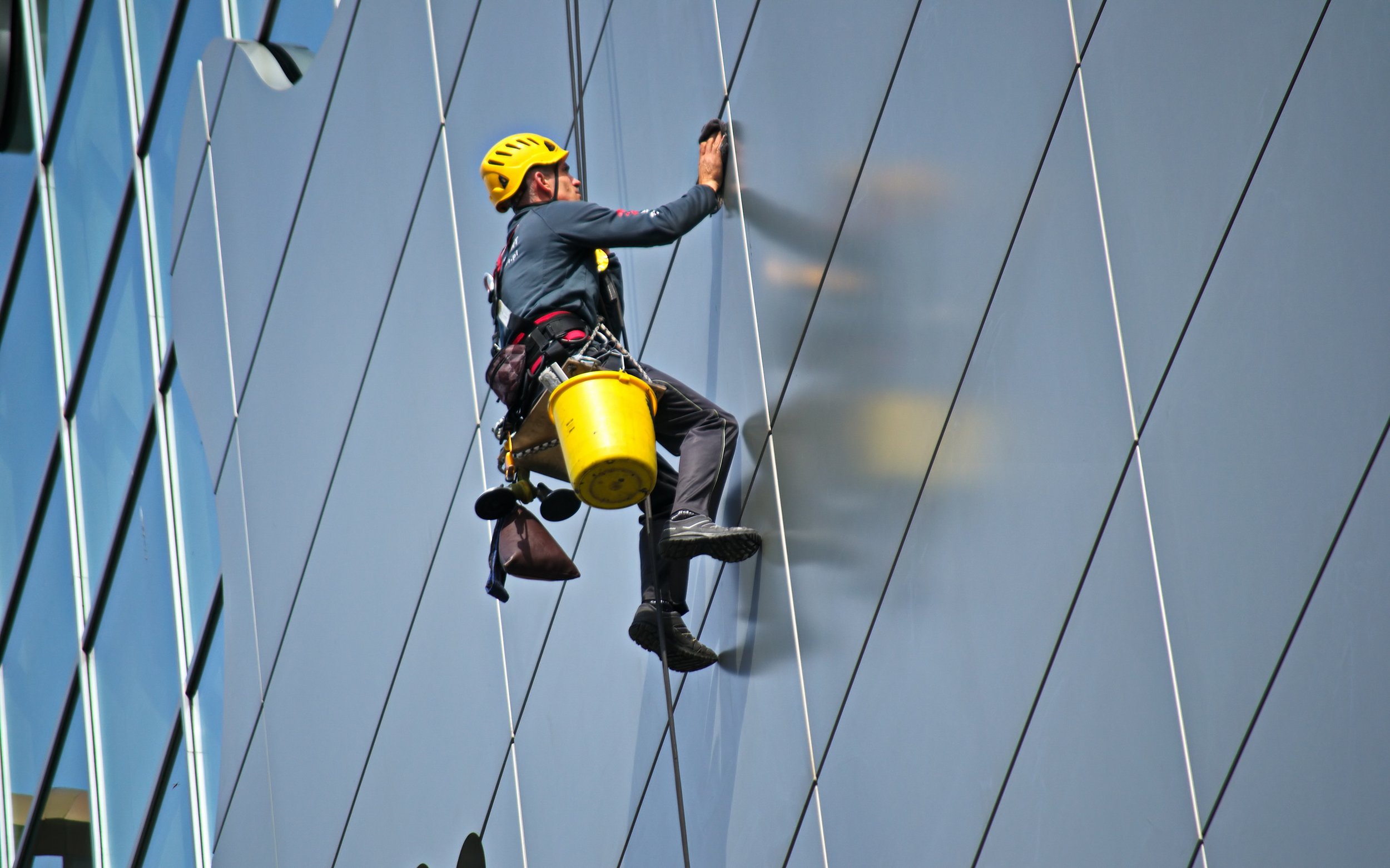 bucket-building-cleaner-756883.jpg